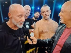 A Sztárboxból feltörő alázat 