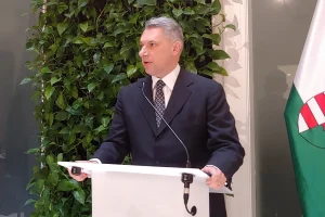 Lázár: Klímagaranciát vállalunk a vonatokon