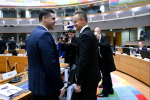 Kiengedte a kéziféket a kormány az orosz szankciók meghosszabbításánál