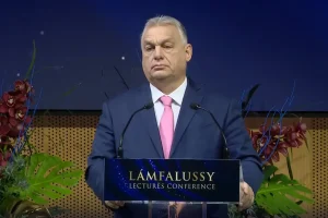 Orbán: Mi a történelem főutcáján járunk, miközben az Európai Unió valahol a sáros mellékutcákban botorkál