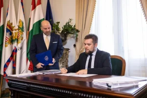 A győri polgármester megvétózta a városi cégek felügyelő bizottsági tagjainak három és félszeres fizetésemelését