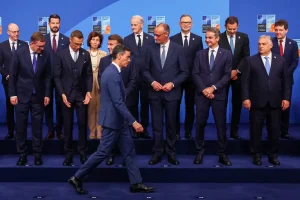 Trumpra szabták a NATO csúcsát, a főtitkár még apucinak is nevezte, Oroszországról meg szó se volt