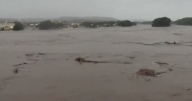 Texas, l'alluvione fa strage di ragazze nei campi estivi: le immagini drammatiche