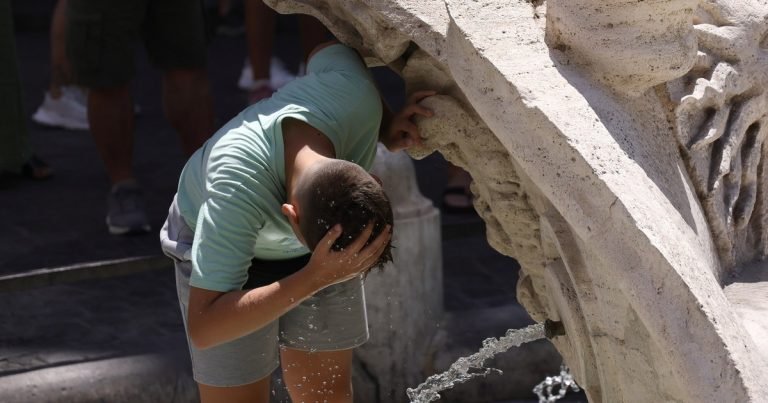Niente tregua dal caldo per l'Italia: bollino rosso domani in 18 città, quali sono