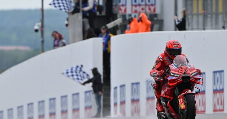 Al Sachsenring vince Marc Marquez, preceduti Alex e Bagnaia