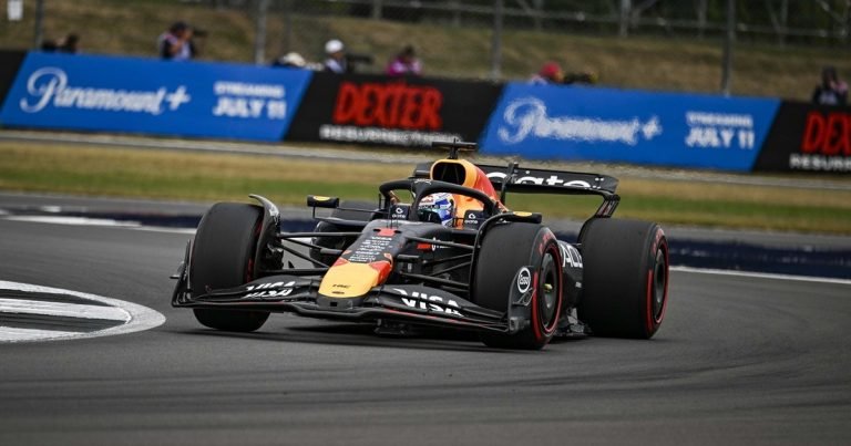 Pole Verstappen a Silverstone davanti a Piastri, Ferrari in terza fila
