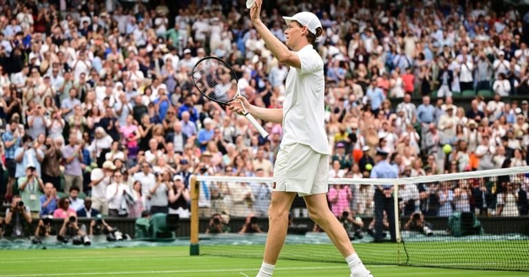 Sinner agli ottavi a Wimbledon, avanti anche Cobolli