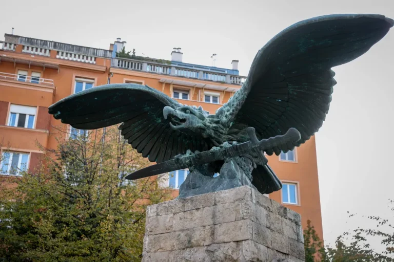 Lázár János műemlékké nyilvánította a XII. kerületi Turul szobrot