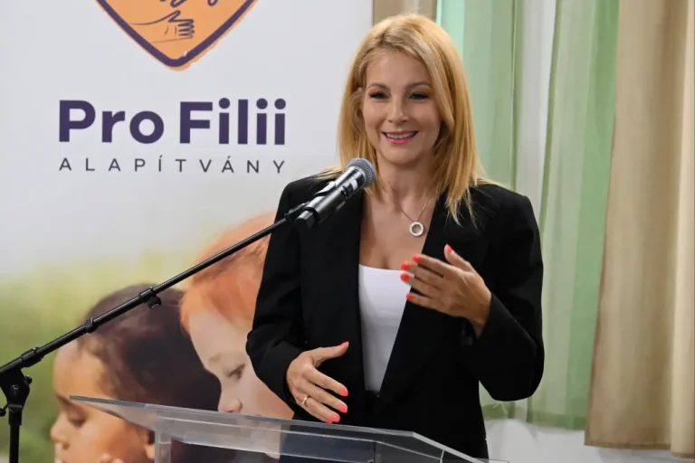 Várkonyi Andrea: Rettenetesen kifordult magából a világ