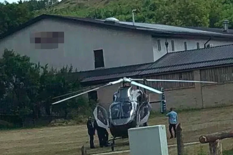 Annál a szekszárdi borászatnál fotózhatták le Szijjártó helikopterét, amelynek a vezetőjét költségvetési csalás miatt letartóztatták