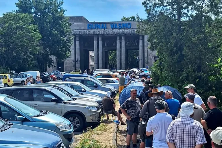 Megkapták a feladatot, hogy kirúgják a vasműből 2500 kollégájukat, és ha végeznek, várhatóan őket is kirúgják