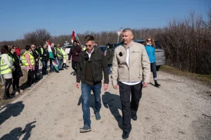 4 csillagos helyett 5 csillagos szállodákban szállt meg külföldi útjain Ruszin-Szendi – állítja a HM államtitkára