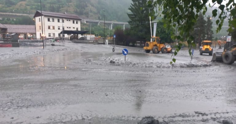 Esonda torrente a Bardonecchia: un morto, 10 evacuati. Ennesima tragedia