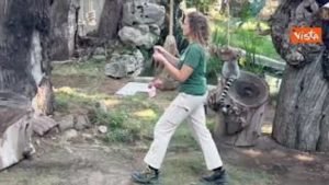 Caldo torrido, per gli animali del Bioparco di Roma ghiaccioli di frutta e yogurt