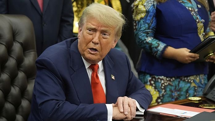 Trump "nemzetbiztonsági okokból" 30 százalékos vámot vet ki az Európai Unióra augusztus 1-től