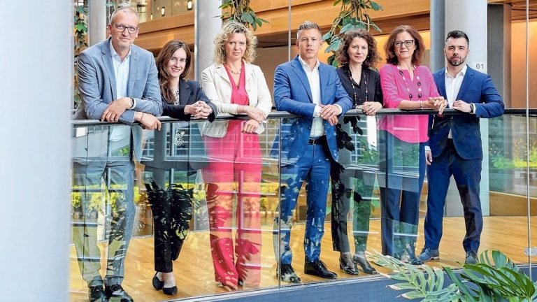 Több száz milliós vagyont halmoztak fel a Tisza politikusai