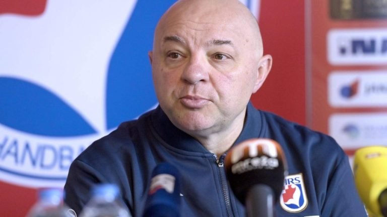 „Idióták és bunkók vagytok” – lemondott a játékosait gyalázó kézilabda-kapitány