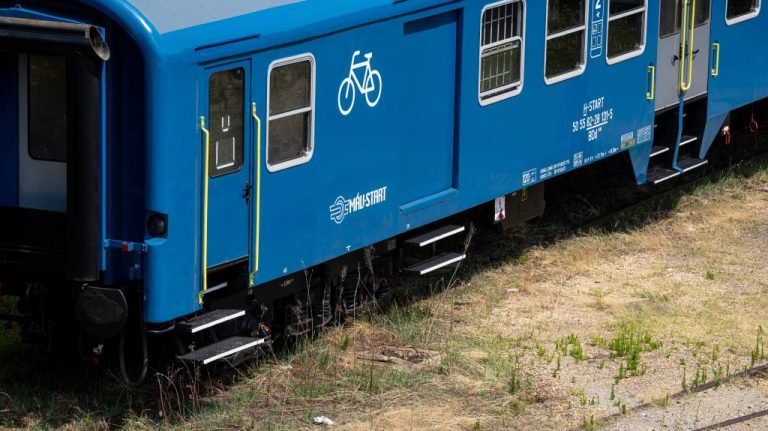 Újra kellett éleszteni egy utast a soproni InterCityn