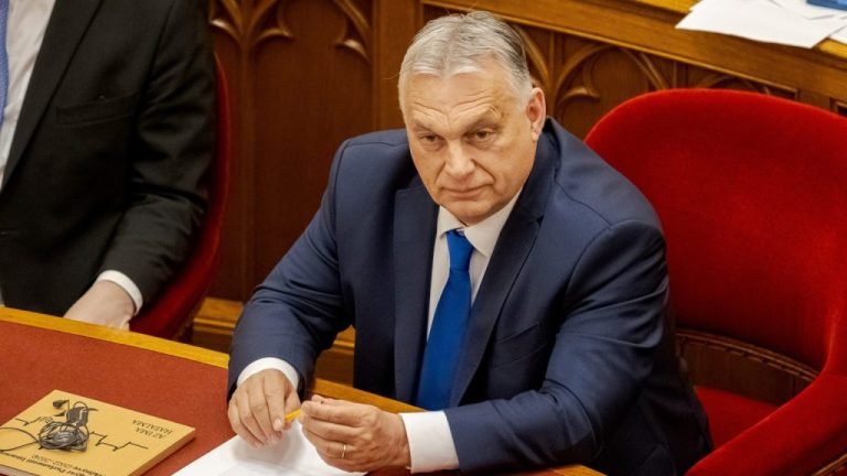 Kivételes spórolást rendelt el a kormány az állami cégeknél
