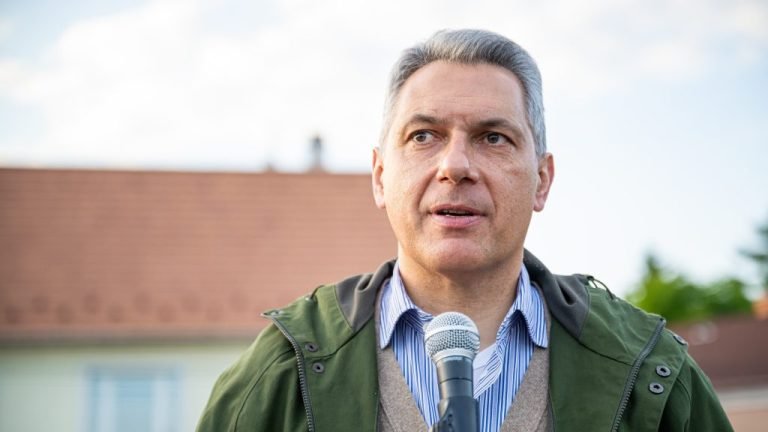 Lázár szerint a Tisza Párt rátámadt a vasútra, ezért nem tudják a beígért javításokat elvégezni