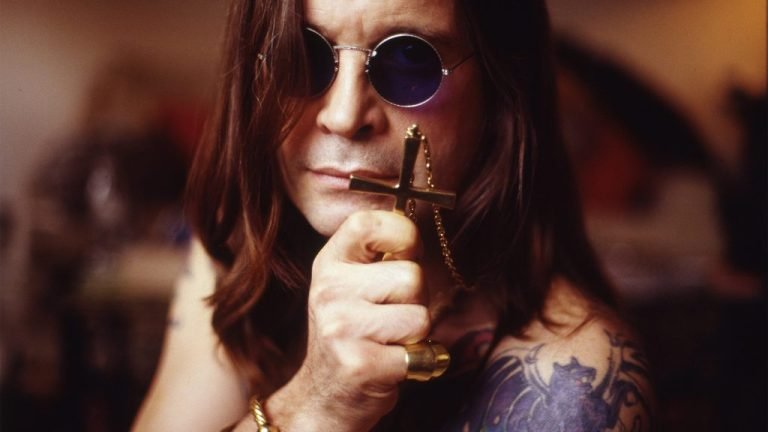 „Mind idegbetegek voltunk” – Ozzy Osbourne korszakalkotó őrültként kiröhögte a démonait
