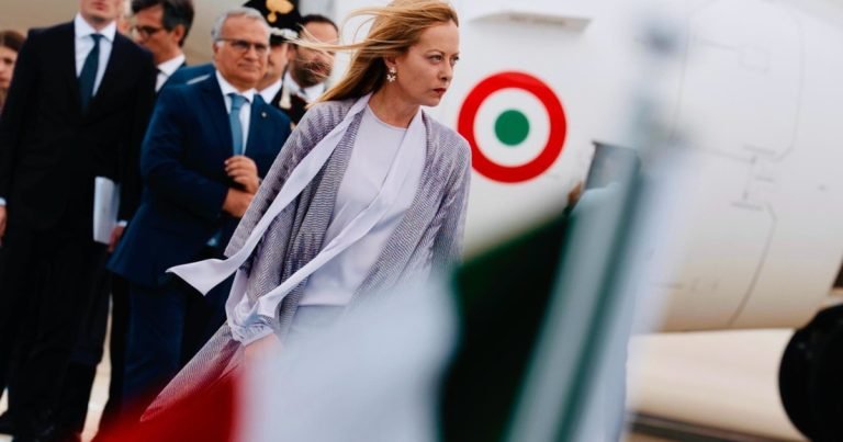 Meloni replica ai vescovi: "Subdoli sono altri comportamenti". l'affondo sui migranti