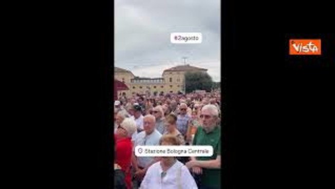 45° anniversario della strage di Bologna, il minuto di silenzio segnato dai fischi del treno