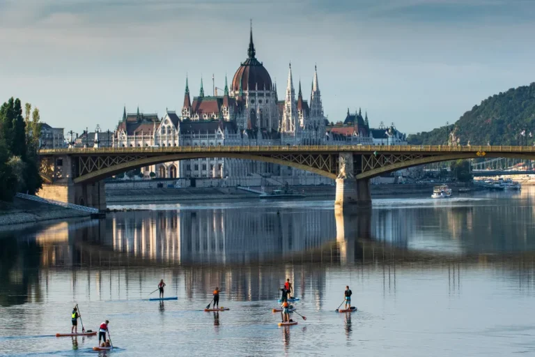 Budapest a Dunáról: naplementés és hajnali SUP-túrák a város szívében (x)