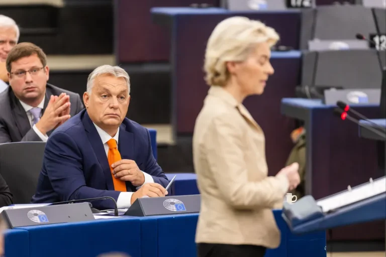 A kormány bevallottan zsarol az EU-pénzekért, de ezermilliárdokat érő lyuk van a tervében