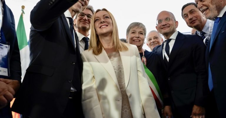 Marche, Meloni sostiene Acquaroli con Zes e infrastrutture: opposizione all'attacco
