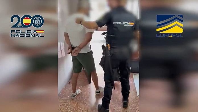 Felszámoltak egy spanyol hálózatot, amely hamis útlevelekkel csempészett menekülteket az Egyesült Királyságba és Kanadába