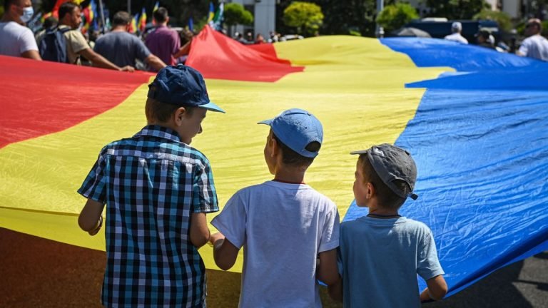 Újra tüntetnek a brutális megszorítások ellen Romániában + videó
