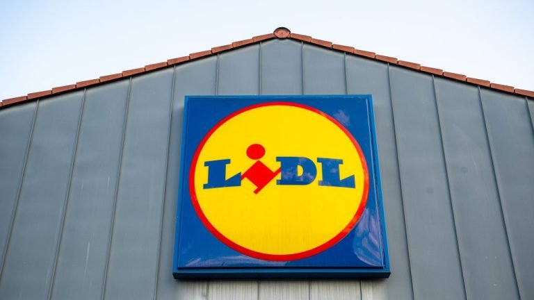 Összeállt a Lidl és a Tisza cipő, és a végeredmény ennél már nem is lehetne menőbb