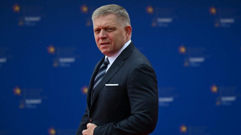 Fico: Orbán azt kérte, Szlovákia vétózzon a magyarok nevében
