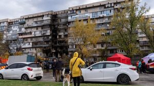 Sokan meghaltak a lebombázott kijevi panelházakban