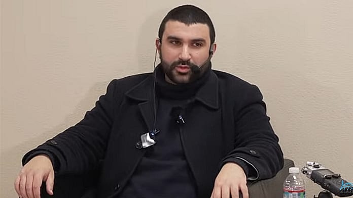 Kitoloncolnak Amerikából egy szélsőségesnek tartott brit muszlim kommentátort