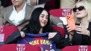 Meglepően reagált a Barcelona edzője, amikor Lamine Yamal bemutatta szexi barátnőjét – videó