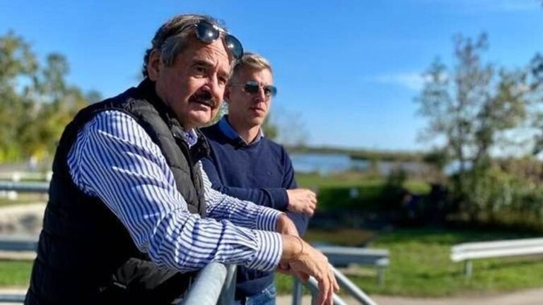 A Tisza nevében ígérget a termelői piacon Raskó György