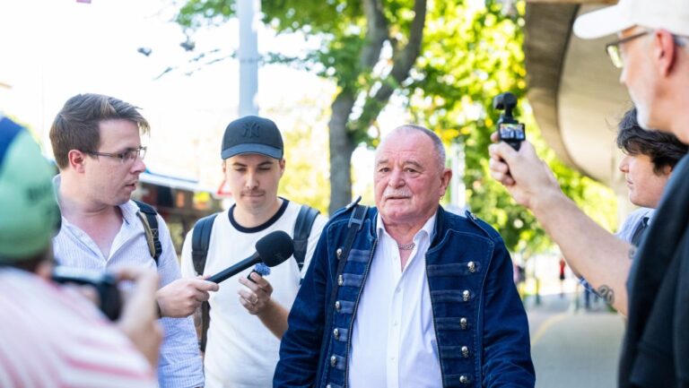 Nagy Feró elnézést kért, de azért megjegyezte, hogy „azok felnőtt lányok”