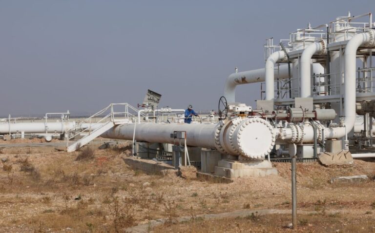 Nem csoda, hogy Trump kikosarazta Orbánt, Erdogannak is el kell fordulnia az orosz olajtól