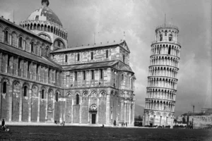 Mussolini ki akarta egyenesíttetni a pisai ferde tornyot