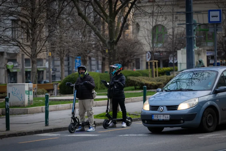 Már a statisztikában is látványos a sok elektromos rolleres baleset