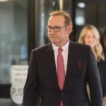 Kevin Spacey AirBnb-kben lakik és szállodai énekesként dolgozik Cipruson