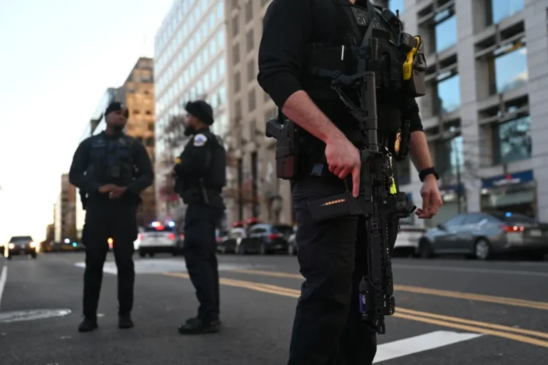 Korábban a CIA-vel is együtt dolgozó afgán egység egykori tagja nyitott tüzet a nemzeti gárdistákra a Fehér Háznál