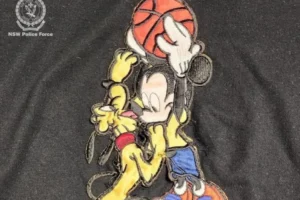 A Mickey egeres pólón rejtették el a minikamerát, 250 millió forintnyi összeget nyertek csalással egy sydney-i kaszinóban