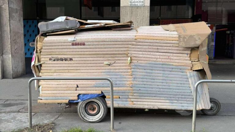 Vitézy Dávid számon kérte Karácsonyt egy belvárosban hagyott furcsa jármű miatt