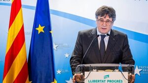 Puigdemont az alkotmánybíróságtól kéri, hogy az amnesztia jóváhagyása után állítsa le letartóztatását