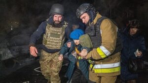 Lengyelország lezárt repülőtereket, miután Oroszország több száz drónt indított Ukrajna ellen