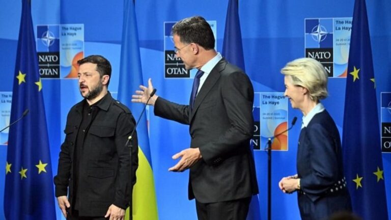 Tehetetlenül a hazugságtengerben