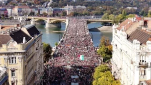 Erősítő hatása volt a washingtoni csúcsnak, őrzi előnyét a Fidesz egy friss felmérés szerint